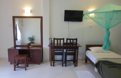 Digana House | Relaxing Oruthota Chalets with Pool and Spa Amenities