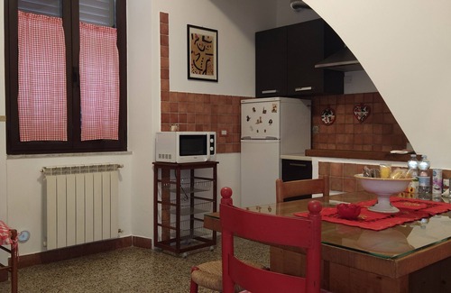 Ciconia Apartment | Discover Orvieto Brick House 18: Pet-Friendly Retreat