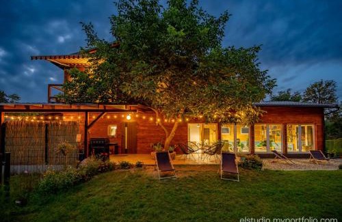 Torzym House | Inviting Orzechowy Domek with Private Pool & Ocean Views