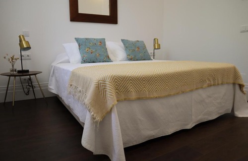 Benatrite Bed & Breakfast | Oceanfront Escape at Os Agostos - 4-Star Gem with Pool