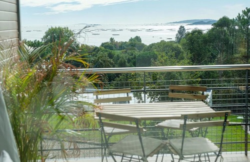 Boiro Apartment | Experience OS BALCÓNS Ría de Arousa with Hot Tub Bliss