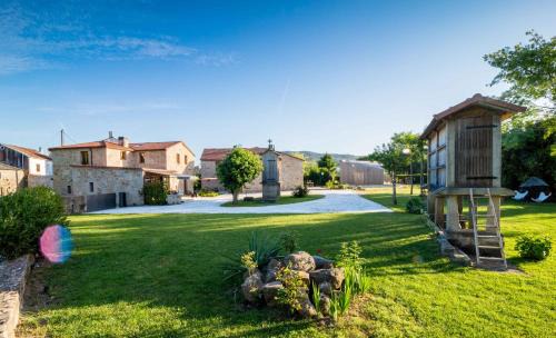 Padron House | Elevated Stay at Os Lambráns - Rated 9.5/10, Family Friendly