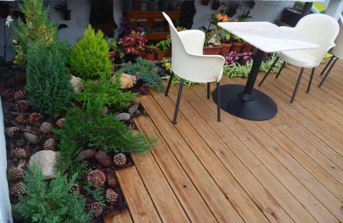 Charneca de Caparica e Sobreda Hotel | Budget-Friendly Stay at Os Piratas with Kitchen Amenities