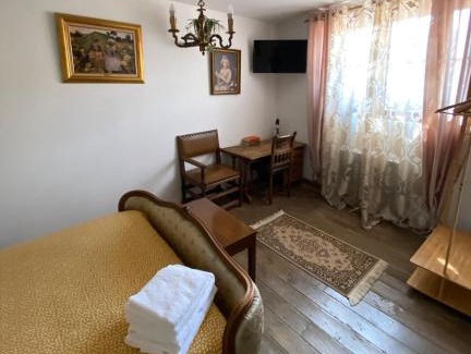 Tautavel Hotel | Comfortable Os-thel Hotel: Pet-Friendly Rooms Await