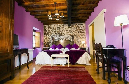 Foz House | Discover Os Tres Teixos: Spa Haven with Perfect Reviews