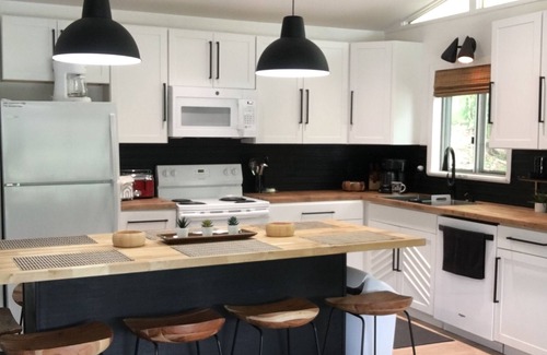 Osage Beach House | Lakefront Getaway: Walk to Backwater Jacks and Relax!