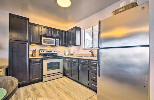 Osage Beach Apartment | Relax at Osage Beach Resort Condo with Pool Access