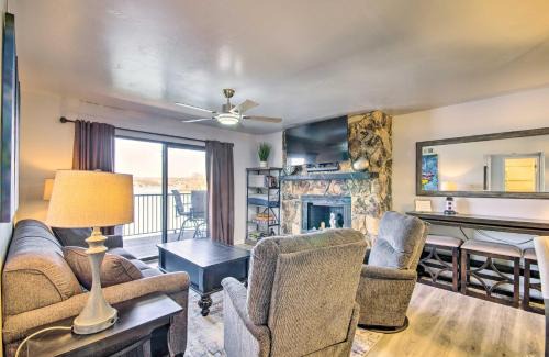 Osage Beach Apartment | Relax at Osage Beach Resort Condo with Pool Access