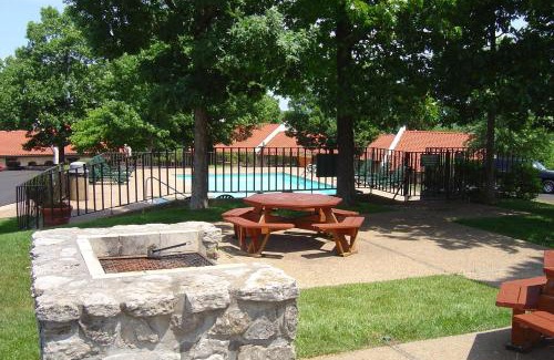 Lake Ozark Apartment | Relax at OSAGE VISTAS - Poolside Oasis with Ocean Views