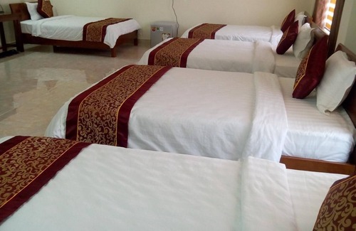 Bao Ninh Hotel | Discover Osaka Hotel: Family-Friendly with Restaurant & Breakfast