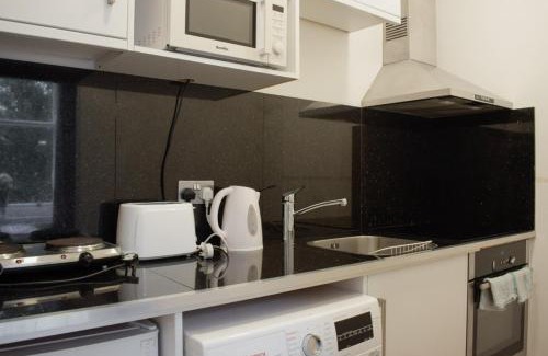 Eastbourne Seafront Apartment | Pet-Friendly Osborne Aparthotel: Family Comfort Awaits