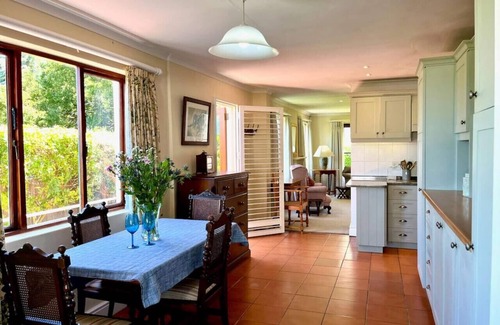 Voelklip Cottage | Osborne Cottage - Voelklip: Oceanfront Retreat for Families