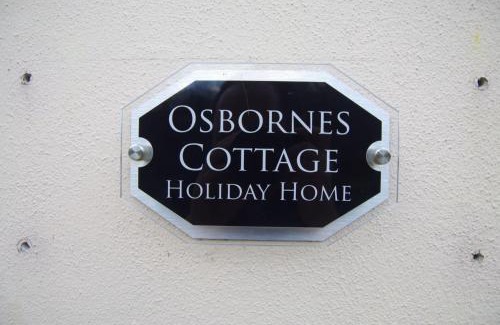 Holcombe Burnell House | Osbornes Holiday House: Family-Friendly Oasis with Pool
