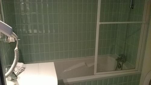 Downtown Le Havre Hotel | Explore Oscar Hôtel Le Havre Centre: Pet-Friendly Stay Awaits