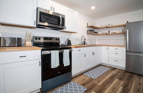 Fairbanks Apartment | Oscar’s Borealis Retreat