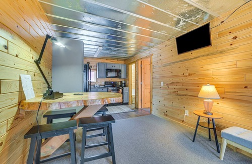 Oscoda Cabin | Cozy Oscoda Cabin: Walk to Lake Huron with Kitchen & Spa