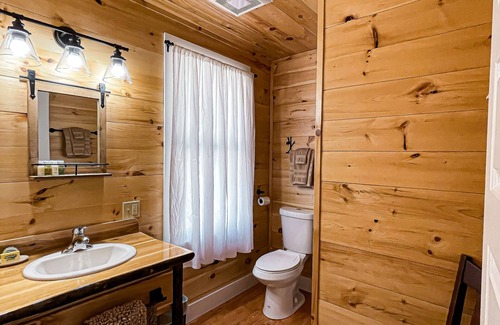 Meacham House | Tranquil Osgood Cabin with Lake View & Family-Friendly Amenities