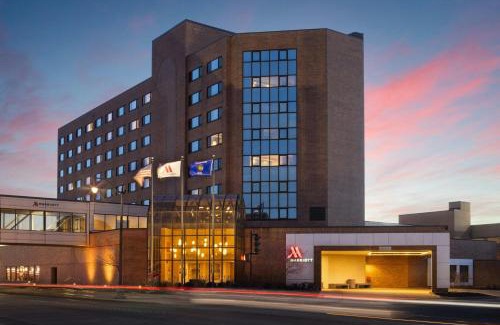 Oshkosh Hotel | Oshkosh Waterfront Hotel & Convention Center: Eco-Friendly Stay