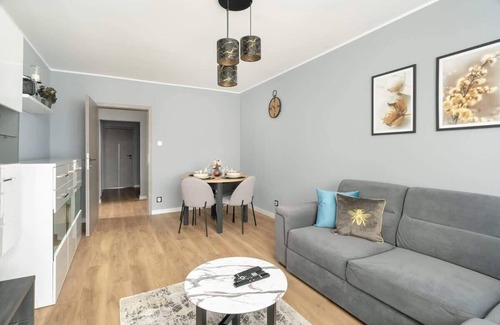 Nowe Miasto Apartment | Two Bedrooms in Poznań with Balcony and Kitchen Amenities