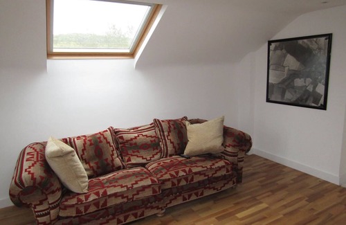 Sittingbourne Apartment | Osier Apartment - Ideal Retreat for Couples and Families