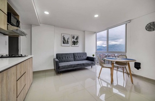 El Tesoro Apartment | City View Apartment on 24th Floor - Pet Friendly Oasis