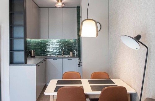 rajon Vrabnitsa Apartment | Modern Oslo Apartment with Convenient Parking for Families