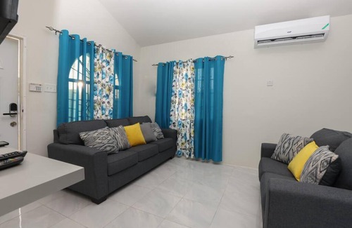 Discovery Bay House | Idyllic Osmax Oasis: Beachfront 2-Bedroom Retreat