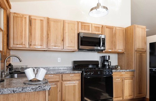 Cripple Creek Cabin | Experience Oso Lucky Lodge: Top-Rated Retreat in Cripple Creek