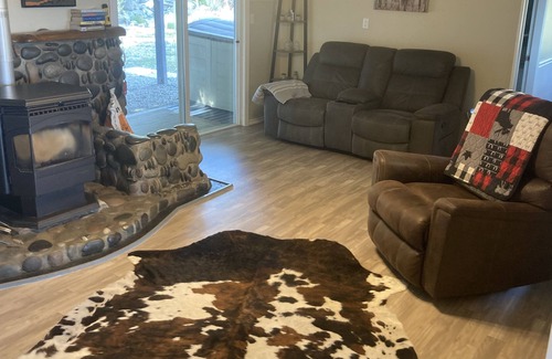 Okanagan-Similkameen Cottage | Relax at Osoyoos Hide Away with Scenic 5-Acre Retreat
