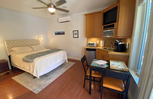Okanagan-Similkameen Bed & Breakfast | Osoyoos Lakefront Hideaway