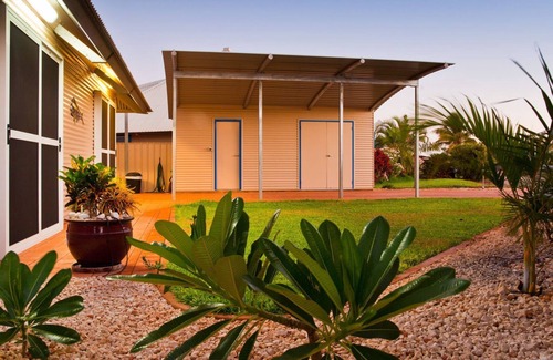 Exmouth Villa | Osprey Holiday Village Unit 104: Family Villa with Pool