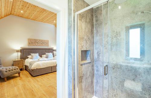Newton Stewart House | Osprey Lodge 1: Pet-Friendly Retreat with Hot Tub