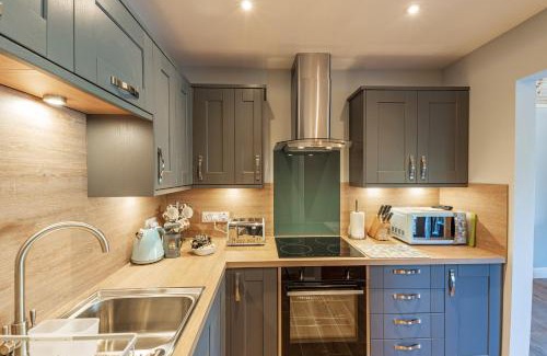 Newton Stewart House | Osprey Lodge 1: Pet-Friendly Retreat with Hot Tub