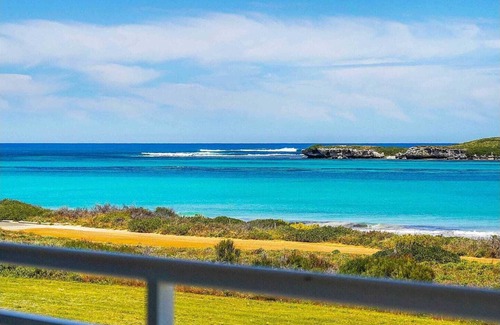 Lancelin House | Osprey's View - Breathtaking Scenery with Family-Friendly Amenities