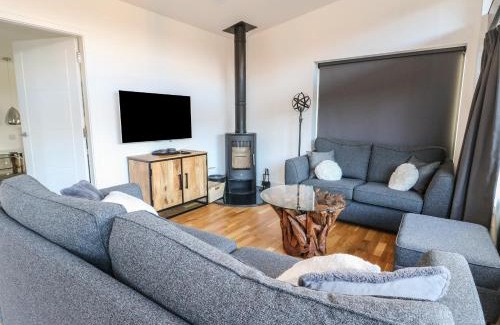 Aberfeldy House | Osprey View Lodge with Hot Tub - Child-Friendly Retreat