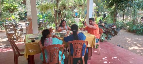 Anuradhapura Villa | Cozy Ossa Home Stay: Pet & Child Friendly Getaway