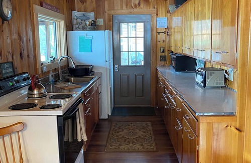 The Bays Cottage | Ossipee Lake Waterfront Cottage with Private Beach & Views