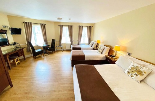 Gortahork Hotel | Ostán Loch Altan: Highly Rated Stay with Family-Friendly Amenities