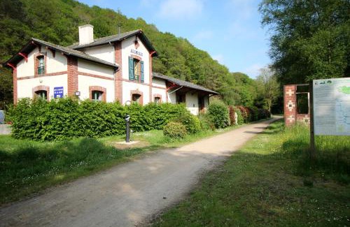 Scrignac Hotel | Experience Ostal Scrignac: Oceanfront Gîte with Kitchen