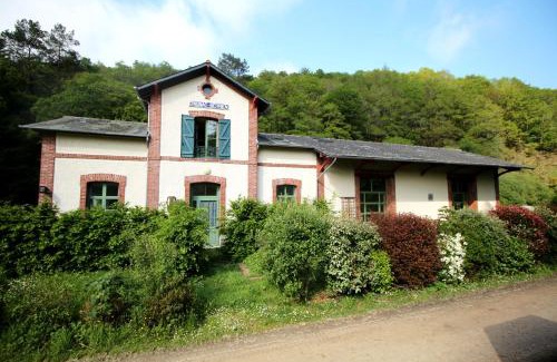 Scrignac Hotel | Experience Ostal Scrignac: Oceanfront Gîte with Kitchen