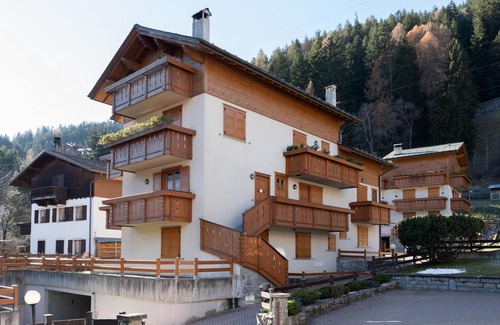 Santa Lucia Apartment | Comfortable Stay at Osteglio 15 Frodolfo with Breakfast