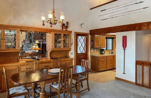 Cascade Apartment | Enchanting Vintage Cabin Retreat with Hot Tub & Spa Amenities