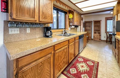 Cascade Apartment | Enchanting Vintage Cabin Retreat with Hot Tub & Spa Amenities