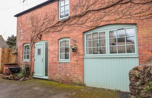 Mitcheldean House | Discover Ostlers: 4-Star Pet-Friendly Retreat with Top Reviews