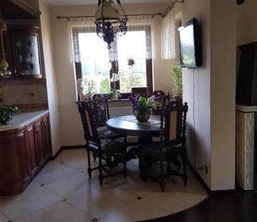 Puck House | OSTOYA: Guest Rated 9.8 - Pet & Child Friendly Retreat