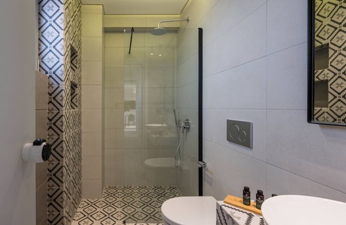 Agia Marina Hotel | Ostrakon Suites: Premier Ocean View with Pool & Spa Amenities