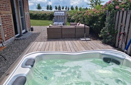 Gross Schwansee House | Indulge at Ostsee Wellness Retreat: Spa, Jacuzzi & Ocean View