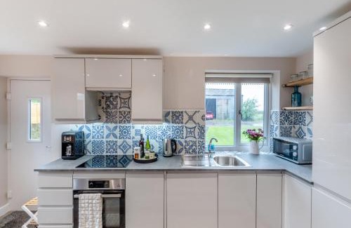 Cwm Frwd Oer House | Pet-Friendly Oswalds Rest with a Stellar 9.7/10 Rating