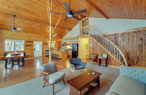Oswegatchie Cabin | Cozy Oswegatchie River Cabin with Kayaks & Fire Pit