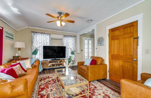Oswego Apartment | Cozy Oswego Apartment: Steps from Lake Ontario and Parks!